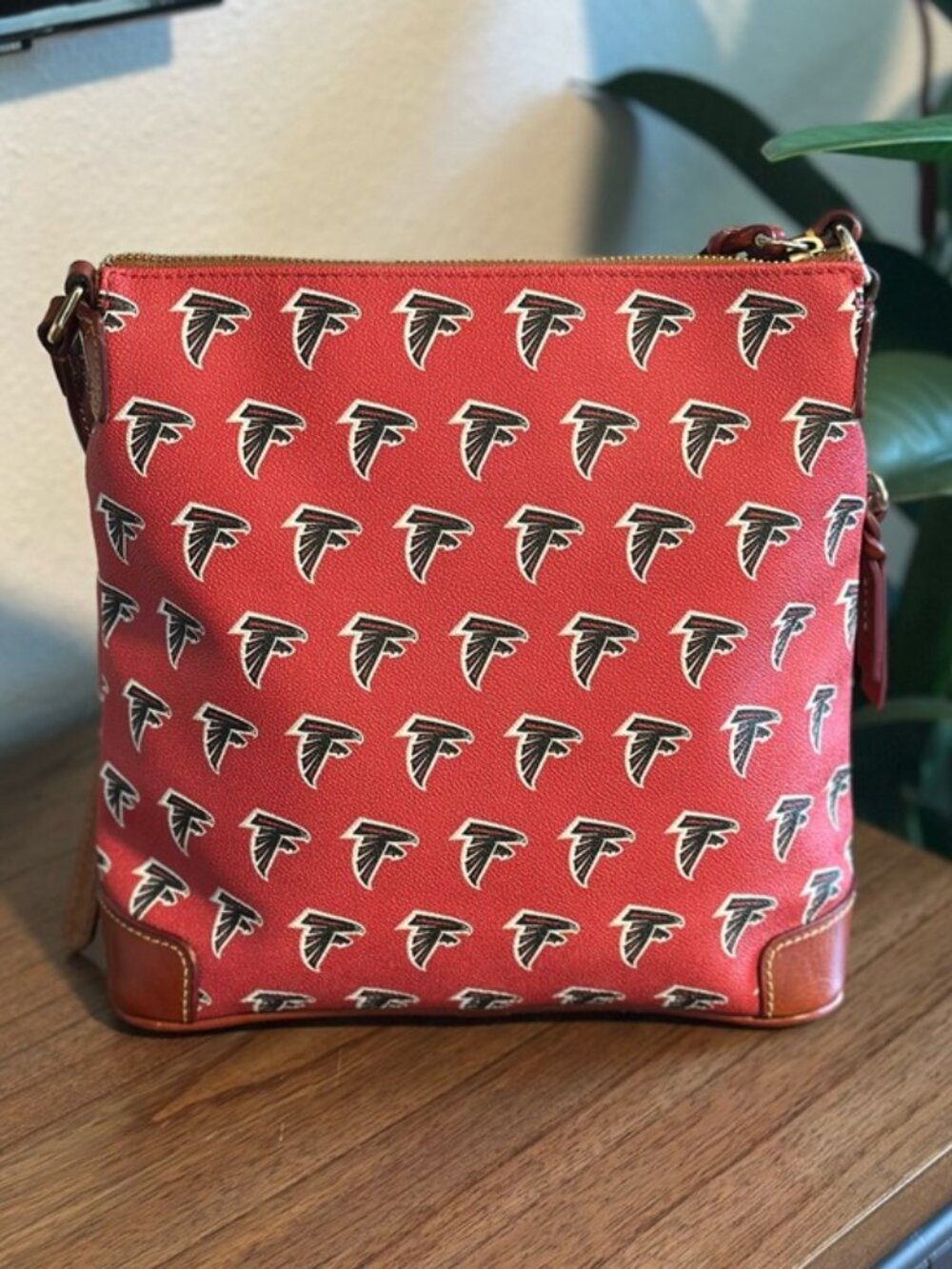 Dooney & Bourke Atlanta Falcons Crossbody Bag - Like New! See Video! - Picture 11 of 11